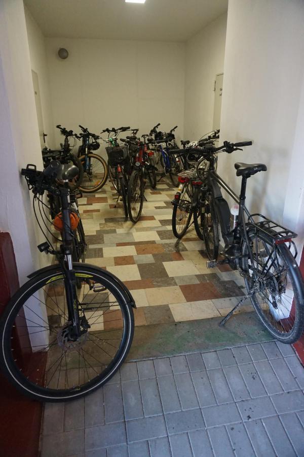 Hotel Am Bahnhof Waren  Kültér fotó