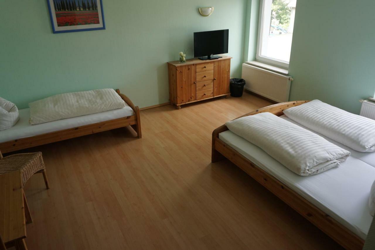 Hotel Am Bahnhof Waren  Kültér fotó