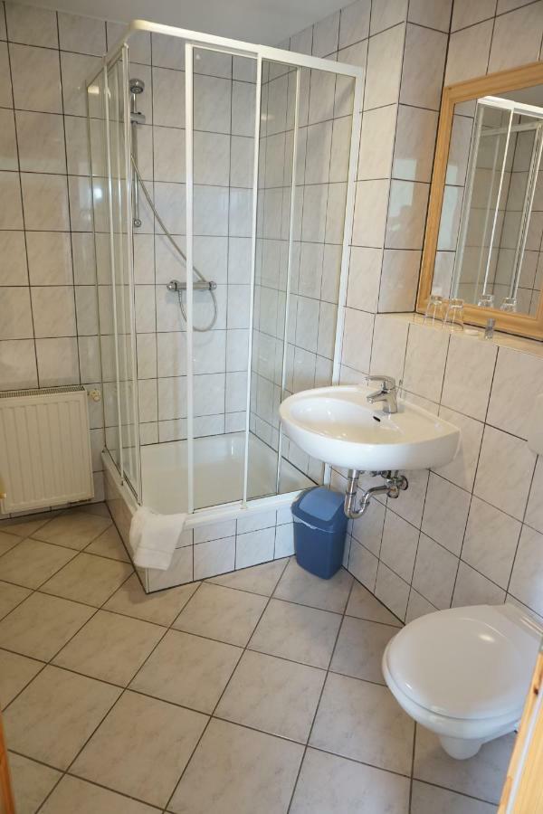 Hotel Am Bahnhof Waren  Kültér fotó