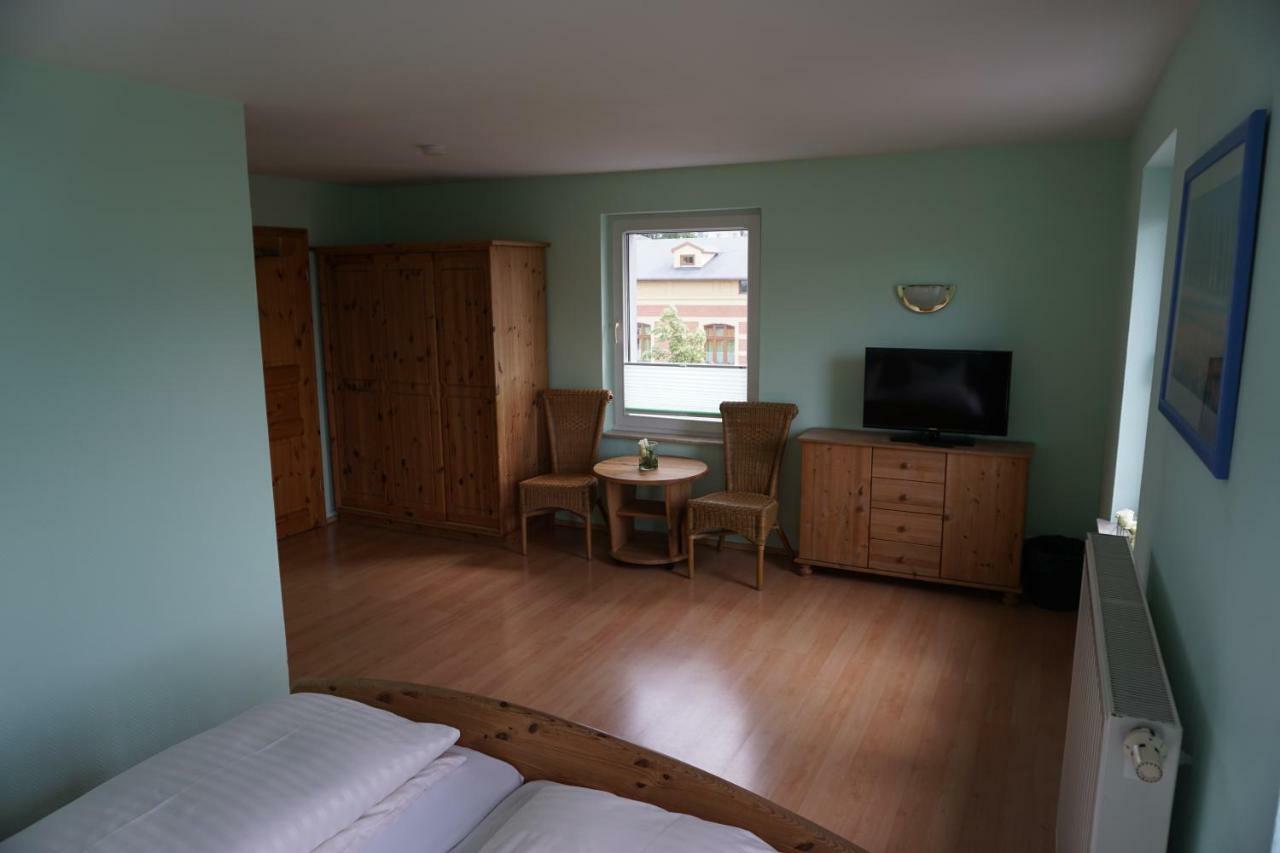 Hotel Am Bahnhof Waren  Kültér fotó