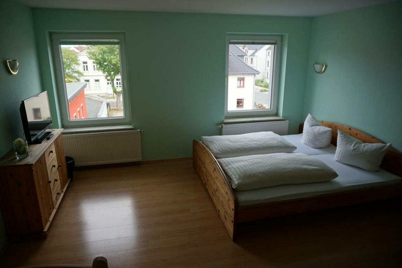 Hotel Am Bahnhof Waren  Kültér fotó