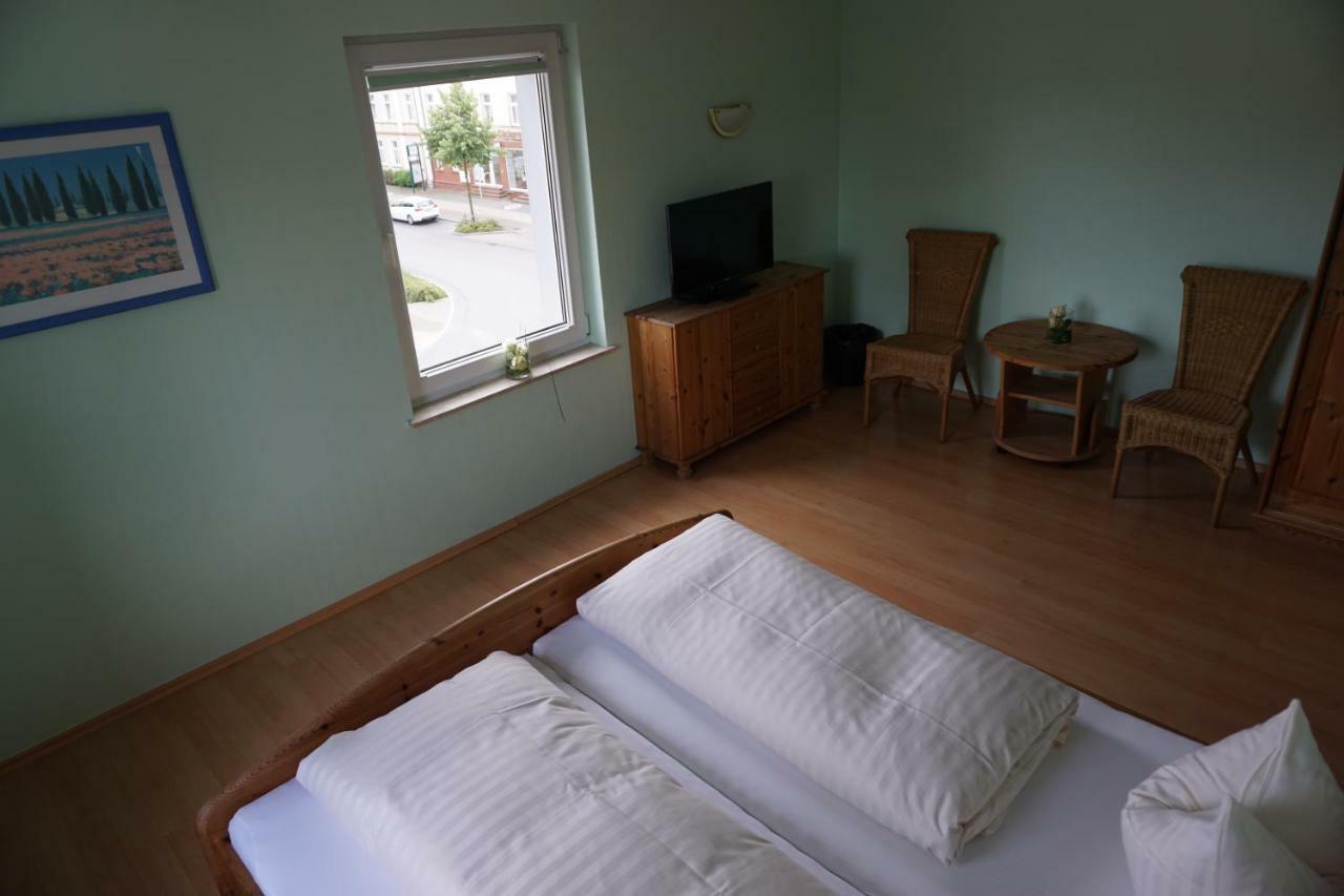 Hotel Am Bahnhof Waren  Kültér fotó